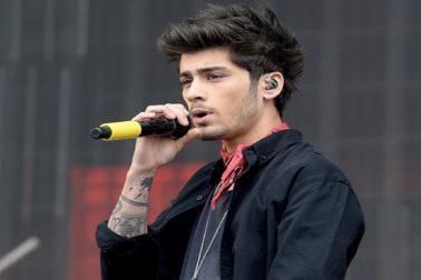 জায়েন মালিক (Zayn Malik)অনেক মহিলারই ড্রিম জায়েন। চুম্বনের কথা উঠলে, বলতে হয়, অনেকেই তাঁকে চুম্বন করতে চান। কিন্তু সে-ই সবার হৃদয় ভেঙে বলতে হয়, জায়েন জীবনে প্রথমবার চুম্বন করেছিলেন ১৩ বছর বয়সে। জায়েন মালিক (Zayn Malik)অনেক মহিলারই ড্রিম জায়েন। চুম্বনের কথা উঠলে, বলতে হয়, অনেকেই তাঁকে চুম্বন করতে চান। কিন্তু সে-ই সবার হৃদয় ভেঙে বলতে হয়, জায়েন জীবনে প্রথমবার চুম্বন করেছিলেন ১৩ বছর বয়সে।