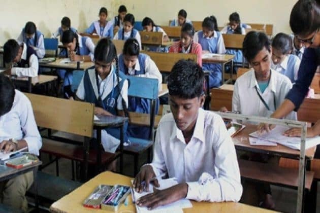 প্রত্যেকটি স্কুল কর্তৃপক্ষ ছাত্র-ছাত্রীদের তাপমাত্রার রেকর্ড রাখবে। স্কুল শিক্ষা দপ্তরের গাইডলাইনে বলা হয়েছে যাতে জেলা বিদ্যালয় পরিদর্শক স্কুলগুলি এই গাইডলাইন মানছি কে মানছি না তা যেন নজরদারি রাখেন। যদি কোন সমস্যা দেখতে পান তাহলে তা যেন অবিলম্বে দ্বারা জেলাশাসকদের নজরে আনেন। প্রত্যেকটি স্কুল কর্তৃপক্ষ ছাত্র-ছাত্রীদের তাপমাত্রার রেকর্ড রাখবে। স্কুল শিক্ষা দপ্তরের গাইডলাইনে বলা হয়েছে যাতে জেলা বিদ্যালয় পরিদর্শক স্কুলগুলি এই গাইডলাইন মানছি কে মানছি না তা যেন নজরদারি রাখেন। যদি কোন সমস্যা দেখতে পান তাহলে তা যেন অবিলম্বে দ্বারা জেলাশাসকদের নজরে আনেন।