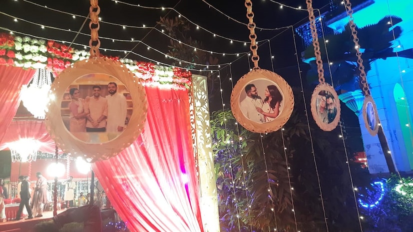 সারা বিয়ে সেজেছে আলোয় আলোয়। 