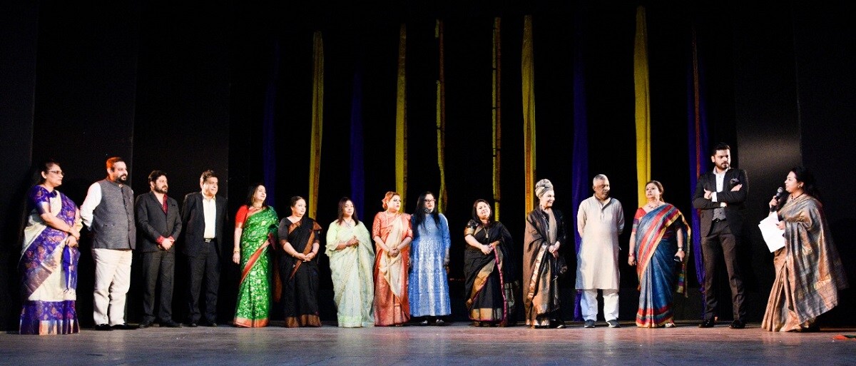 আমফানের সময়ও দুর্গতদের জন্য সাহায্যের হাত বাড়িয়ে দিয়েছিলেন ঋতুপর্ণা।এবারে আরও একবার তেমনি একটি মহৎ কাজের জন্য এগিয়ে এলেন ঋতুপর্ণা। আমফানের সময়ও দুর্গতদের জন্য সাহায্যের হাত বাড়িয়ে দিয়েছিলেন ঋতুপর্ণা।এবারে আরও একবার তেমনি একটি মহৎ কাজের জন্য এগিয়ে এলেন ঋতুপর্ণা।