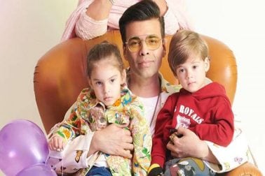 বলিউড পরিচালক-প্রযোজক করণ জোহরের যমজ সন্তান যশ ও রুহির জন্মদিন সেলিব্রেট হল রবিবার। সেলিব্রেশনে জমজমাট পার্টি দিয়েছিলেন করণ। যশ ও রুহি এ বছর চার বছরে পা দিল। তাদের জন্মদিনকে স্মরণীয় করতে কোনও কিছুই বাদ দেননি করণ। বি-টাউনের একাধিক স্টারকিড উপস্থিত ছিল এই পার্টিতে। ছিলেন তারকা অভিনেতা-অভিনেত্রীরাও। বলিউড পরিচালক-প্রযোজক করণ জোহরের যমজ সন্তান যশ ও রুহির জন্মদিন সেলিব্রেট হল রবিবার। সেলিব্রেশনে জমজমাট পার্টি দিয়েছিলেন করণ। যশ ও রুহি এ বছর চার বছরে পা দিল। তাদের জন্মদিনকে স্মরণীয় করতে কোনও কিছুই বাদ দেননি করণ। বি-টাউনের একাধিক স্টারকিড উপস্থিত ছিল এই পার্টিতে। ছিলেন তারকা অভিনেতা-অভিনেত্রীরাও।