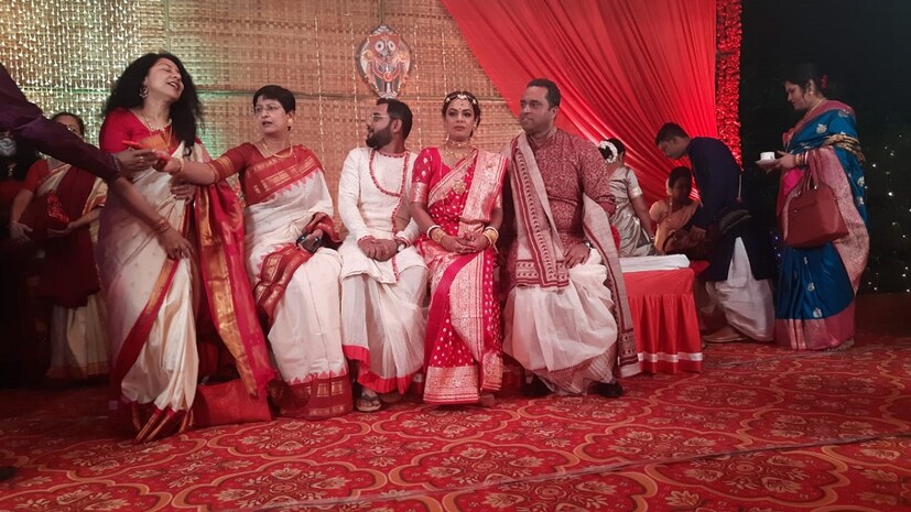 ইমনের মেক-আপ করেছেন অভিজিৎ চন্দ। আর স্টাইলিং করেছেন অভিষেক রায়। 