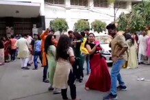 সরস্বতী পুজোয় কলকাতা বিশ্ববিদ্যালয়ে 'টুম্পা সোনা' গান, নাচ! তদন্তের নির্দেশ সরস্বতী পুজোয় কলকাতা বিশ্ববিদ্যালয়ে 'টুম্পা সোনা' গান, নাচ! তদন্তের নির্দেশ