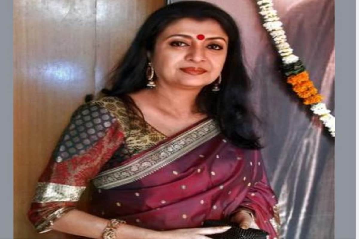 কিন্তু শোভন- বৈশাখীর জন্যই দেবশ্রী রায়ের বিজেপি-তে যোগদানের পরিকল্পনা ভেস্তে যায় বলে রাজনৈতিক মহলে খবর৷ কারণ যে দিন শোভন-বৈশাখী বিজেপি-তে যোগ দিয়েছিলেন, সেদিনই দিল্লিতে বিজেপি-র সদর দফতরে দেখা গিয়েছিল দেবশ্রী রায়কেও৷(Info-Pracheta Panja) কিন্তু শোভন- বৈশাখীর জন্যই দেবশ্রী রায়ের বিজেপি-তে যোগদানের পরিকল্পনা ভেস্তে যায় বলে রাজনৈতিক মহলে খবর৷ কারণ যে দিন শোভন-বৈশাখী বিজেপি-তে যোগ দিয়েছিলেন, সেদিনই দিল্লিতে বিজেপি-র সদর দফতরে দেখা গিয়েছিল দেবশ্রী রায়কেও৷(Info-Pracheta Panja)