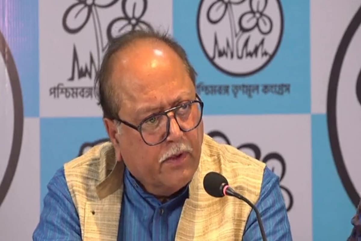 কয়েকদিন আগেই বিজেপি-তে যোগ দিয়েছিলেন অভিনেতা রুদ্রনীল ঘোষ৷ একদা রাজ্যের শাসক দলের ঘনিষ্ঠ ছিলেন তিনি৷ মনে করা হচ্ছে, রুদ্রনীলের পাল্টা দীপঙ্কর দে-কে দলে টেনে বড় চমক দিল তৃণমূল৷ কয়েকদিন আগেই বিজেপি-তে যোগ দিয়েছিলেন অভিনেতা রুদ্রনীল ঘোষ৷ একদা রাজ্যের শাসক দলের ঘনিষ্ঠ ছিলেন তিনি৷ মনে করা হচ্ছে, রুদ্রনীলের পাল্টা দীপঙ্কর দে-কে দলে টেনে বড় চমক দিল তৃণমূল৷