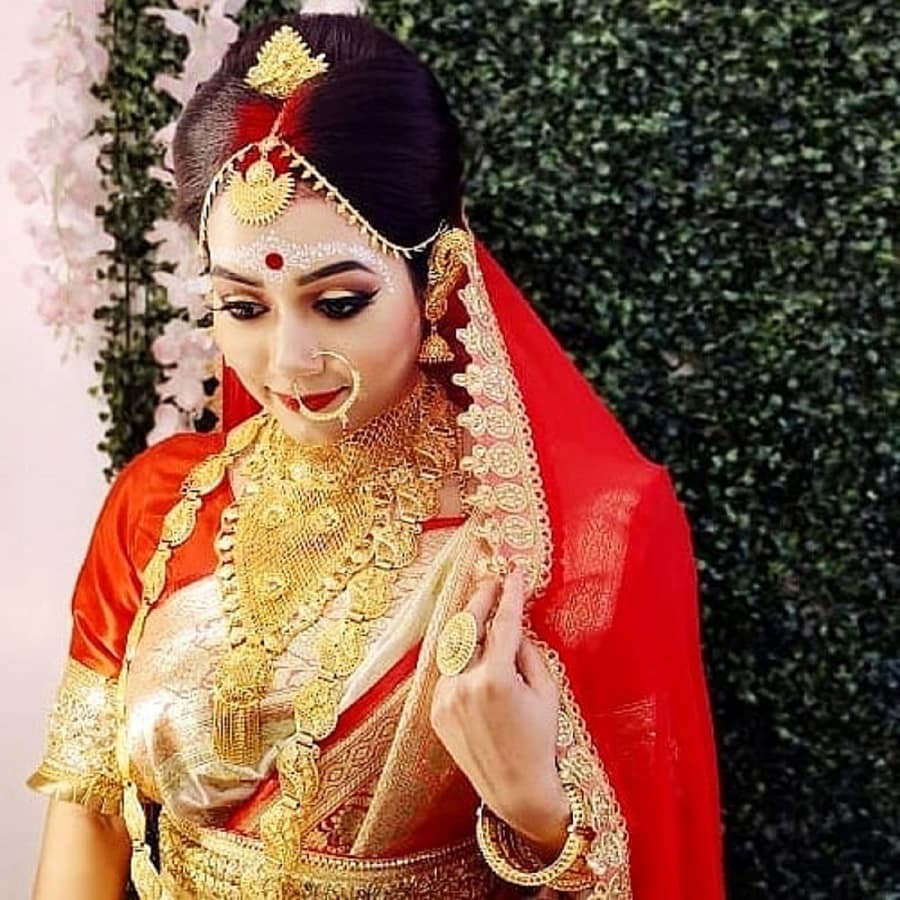 তার আগে চলছে আইবুড়ো ভাত পর্ব। রুদ্রজিতকে শ্যুটিং ফ্লোরে আইবুড়ো ভাত খাইয়েছেন ইন্দ্রাণী দত্ত ও দীপঙ্কর দে। photo source Instagram তার আগে চলছে আইবুড়ো ভাত পর্ব। রুদ্রজিতকে শ্যুটিং ফ্লোরে আইবুড়ো ভাত খাইয়েছেন ইন্দ্রাণী দত্ত ও দীপঙ্কর দে। photo source Instagram