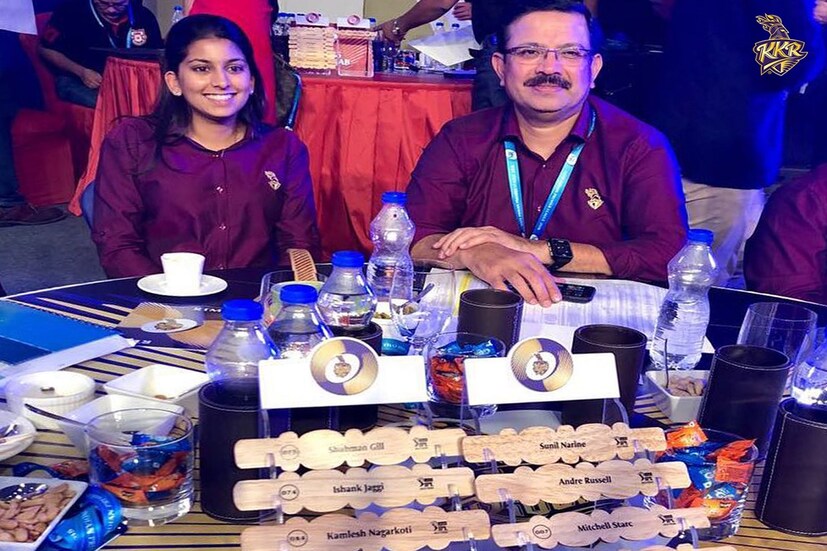 কেকেআরের সিইও ভেঙ্কি মাইসোরের সঙ্গে জুহি কন্যা জাহ্ণবী