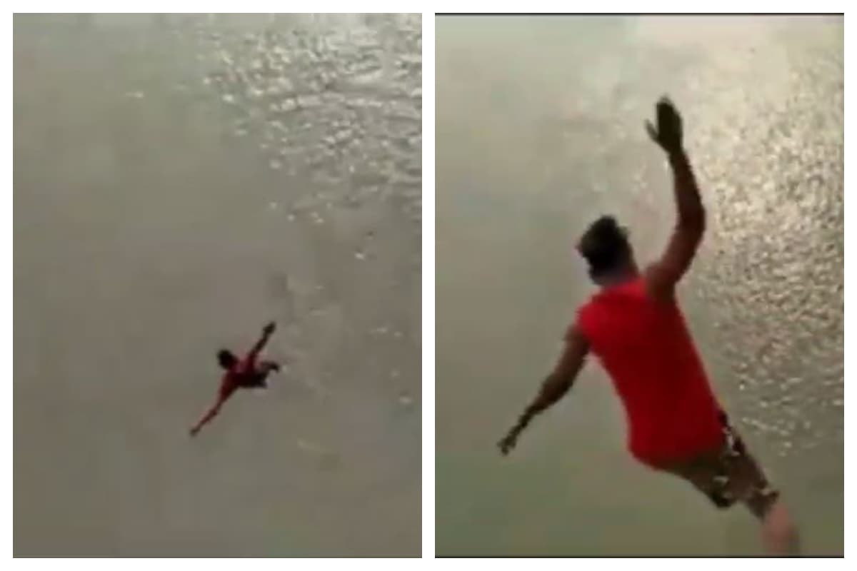 উদ্দেশ্য ফান ভিডিও তৈরি করা, আর সেই লক্ষ্যে একেবারে দ্বিতীয় হুগলি সেতুর উপর থেকে গঙ্গায় ঝাঁপ দিল দুই যুবক৷ ঝাঁপ দেওয়ার পর একজনকে পুলিশ উদ্ধার করলেও দ্বিতীয় জন নিখোঁজ৷ ঘটনাটি ঘটেছে রবিবার বিকেলে৷ (Info-Sushobhan Bhattacharya) উদ্দেশ্য ফান ভিডিও তৈরি করা, আর সেই লক্ষ্যে একেবারে দ্বিতীয় হুগলি সেতুর উপর থেকে গঙ্গায় ঝাঁপ দিল দুই যুবক৷ ঝাঁপ দেওয়ার পর একজনকে পুলিশ উদ্ধার করলেও দ্বিতীয় জন নিখোঁজ৷ ঘটনাটি ঘটেছে রবিবার বিকেলে৷ (Info-Sushobhan Bhattacharya)