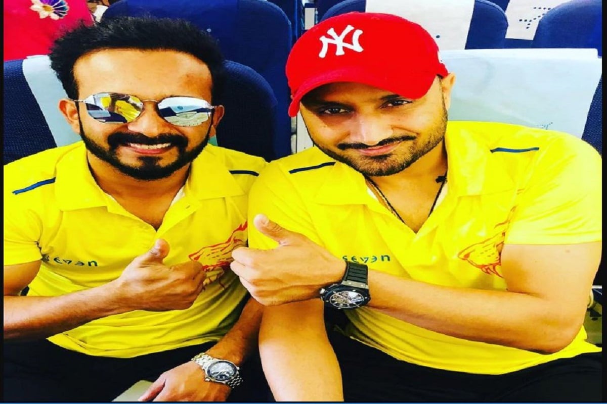 ভারতের দুই ক্রিকেটার নিজেদের বেসপ্রাইস ২ কোটি রেখেছেন৷ একজন অফস্পিনার হরভজন সিং অন্যজন কেদার যাদব৷ চেন্নাই সুপার কিংস এই দুই ক্রিকেটারকেই ছেড়ে দিয়েছে৷ যাদব গত মরশুমে ফ্লপ ছিলেন আর হরভজন সিং আইপিএলে অংশই নেননি৷ (PC-Kedar Jadhav instagram) ভারতের দুই ক্রিকেটার নিজেদের বেসপ্রাইস ২ কোটি রেখেছেন৷ একজন অফস্পিনার হরভজন সিং অন্যজন কেদার যাদব৷ চেন্নাই সুপার কিংস এই দুই ক্রিকেটারকেই ছেড়ে দিয়েছে৷ যাদব গত মরশুমে ফ্লপ ছিলেন আর হরভজন সিং আইপিএলে অংশই নেননি৷ (PC-Kedar Jadhav instagram)