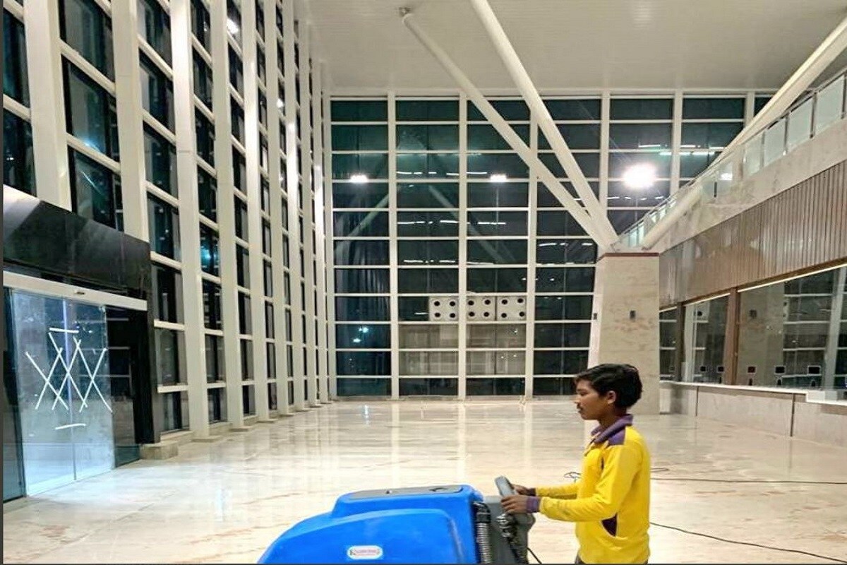 এটিই দেশের প্রথম রেল টার্মিনাল, যেটি সেন্ট্রালি এসি৷ ৩১৪ কোটি টাকা ব্যয়ে তৈরি এই রেল টার্মিনালে সমস্ত রকমের আধুনিক সুযোগ সুবিধে রয়েছে৷Photo-Twitter এটিই দেশের প্রথম রেল টার্মিনাল, যেটি সেন্ট্রালি এসি৷ ৩১৪ কোটি টাকা ব্যয়ে তৈরি এই রেল টার্মিনালে সমস্ত রকমের আধুনিক সুযোগ সুবিধে রয়েছে৷Photo-Twitter