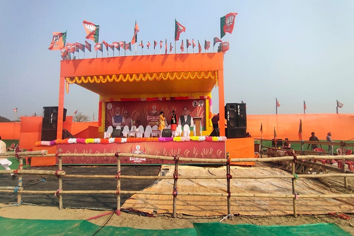 কৃষকদের সঙ্গে বসে বিজেপি সভাপতির এই মধ্যাহ্নভোজ কর্মসূচির নাম দেওয়া হয়েছে সহভোজ৷ শুক্রবার রাত থেকেই তার এলাহি আয়োজন চলছে মালদহের ডিস্কো মোড় এলাকার অনুষ্ঠানস্থলে৷Info and Photo-Abir Ghosal) কৃষকদের সঙ্গে বসে বিজেপি সভাপতির এই মধ্যাহ্নভোজ কর্মসূচির নাম দেওয়া হয়েছে সহভোজ৷ শুক্রবার রাত থেকেই তার এলাহি আয়োজন চলছে মালদহের ডিস্কো মোড় এলাকার অনুষ্ঠানস্থলে৷Info and Photo-Abir Ghosal)