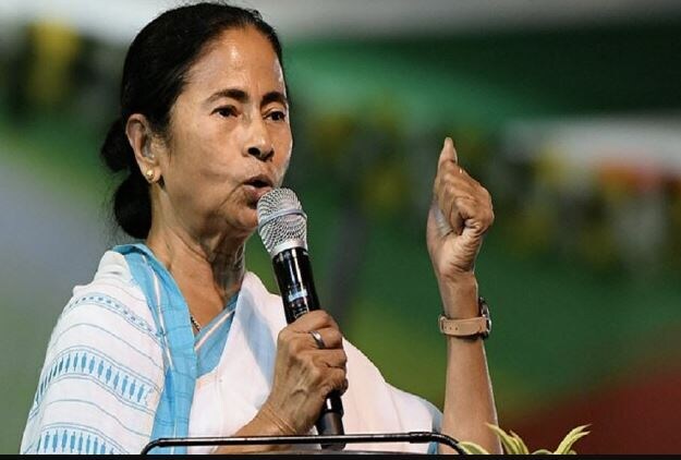 এ দিন প্রকল্পের উদ্বোধন করতে গিয়ে মুখ্যমন্ত্রী জানান, নবান্নেও চালু হবে এই মা কিচেন৷ মুখ্যমন্ত্রী বলেন, 'মায়েদের আমরা শ্রদ্ধা করি৷ মায়েদের জন্য আমরা গর্বিত৷' এ দিন প্রকল্পের উদ্বোধন করতে গিয়ে মুখ্যমন্ত্রী জানান, নবান্নেও চালু হবে এই মা কিচেন৷ মুখ্যমন্ত্রী বলেন, 'মায়েদের আমরা শ্রদ্ধা করি৷ মায়েদের জন্য আমরা গর্বিত৷'