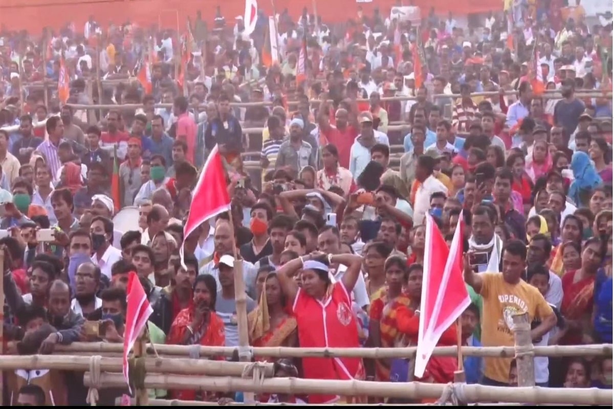এ দিন ঠাকুরনগরের সভা থেকেই অমিত শাহ ঘোষণা করেন, করোনার টিকাকরণের কাজ শেষ হলেই সিএএ কার্যকর করে মতুয়া এবং শরণার্থীদের নাগরিকত্ব দেওয়া হবে৷ এ দিন ঠাকুরনগরের সভা থেকেই অমিত শাহ ঘোষণা করেন, করোনার টিকাকরণের কাজ শেষ হলেই সিএএ কার্যকর করে মতুয়া এবং শরণার্থীদের নাগরিকত্ব দেওয়া হবে৷