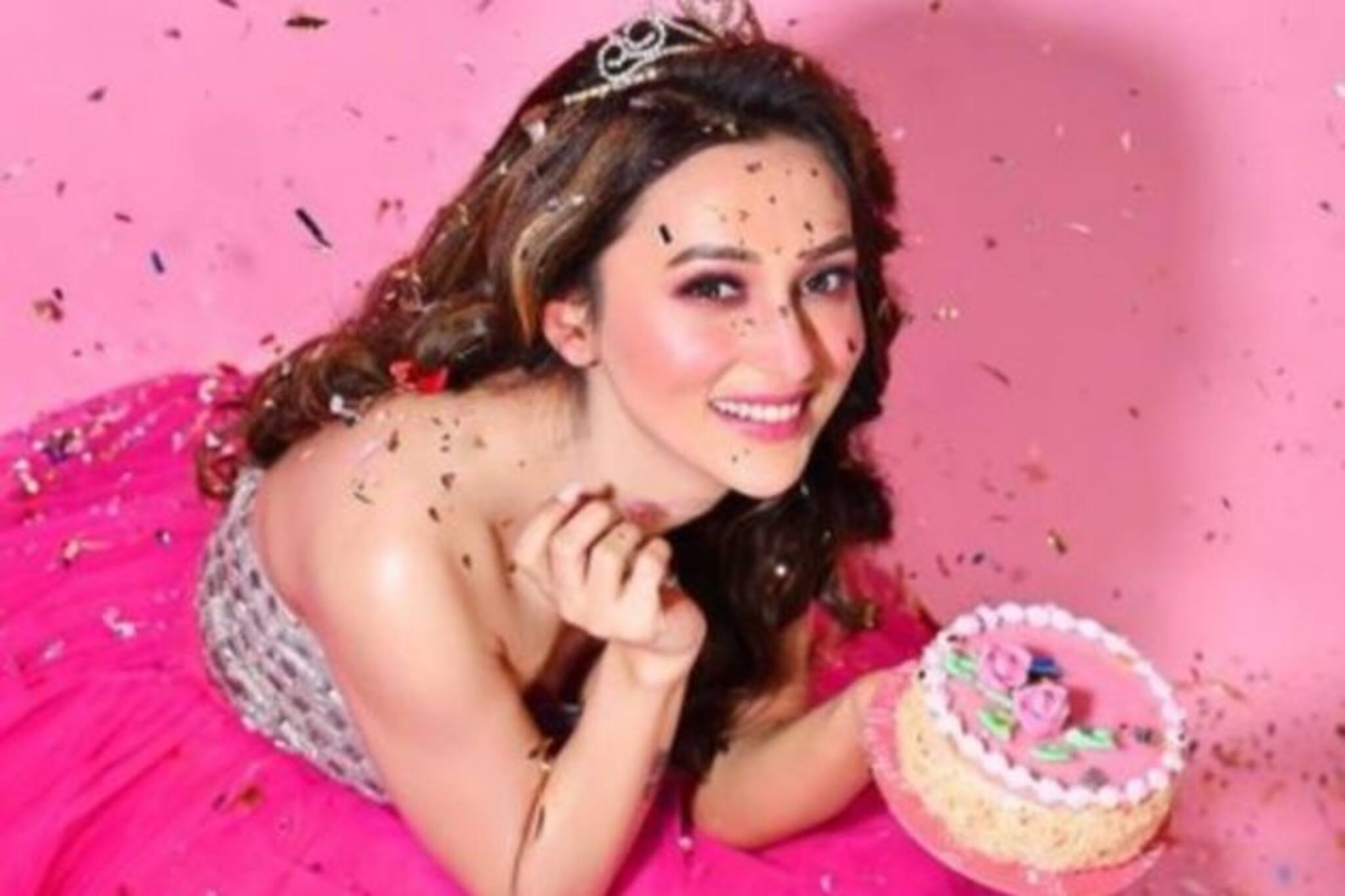 Mimi Chakraborty : করোনার ভুয়ো টিকায় পেটের রোগের ওষুধ? আজই স্বাস্থ্য পরীক্ষা করাবেন উদ্বিগ্ন মিমি!