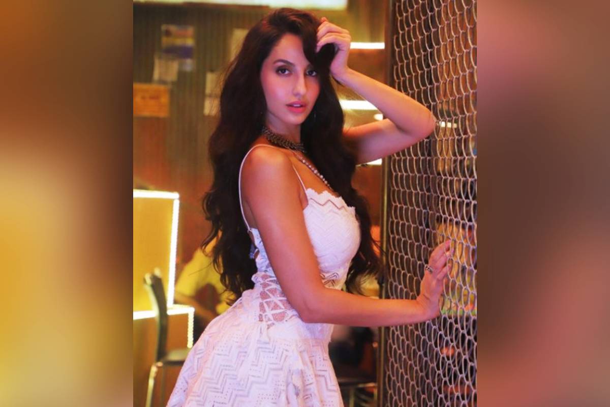 দেশের বাইরে থেকে এসে যারা বলিউড দাপাচ্ছেন, তাঁদের মধ্যে নোরার নাম কিন্তু সবচেয়ে উপরে। সম্পূর্ণ নিজের চেষ্টায় বলিউডে জায়গা করেছেন এই মরক্কোন মডেল। আজ ৬ ফেব্রুয়ারি তাঁর জন্মদিন, ২৯ শে পা রাখলেন বলি সুন্দরী নোরা। (ছবি :ইনস্টাগ্রাম এবং সোশ্যাল মিডিয়া) দেশের বাইরে থেকে এসে যারা বলিউড দাপাচ্ছেন, তাঁদের মধ্যে নোরার নাম কিন্তু সবচেয়ে উপরে। সম্পূর্ণ নিজের চেষ্টায় বলিউডে জায়গা করেছেন এই মরক্কোন মডেল। আজ ৬ ফেব্রুয়ারি তাঁর জন্মদিন, ২৯ শে পা রাখলেন বলি সুন্দরী নোরা। (ছবি :ইনস্টাগ্রাম এবং সোশ্যাল মিডিয়া)