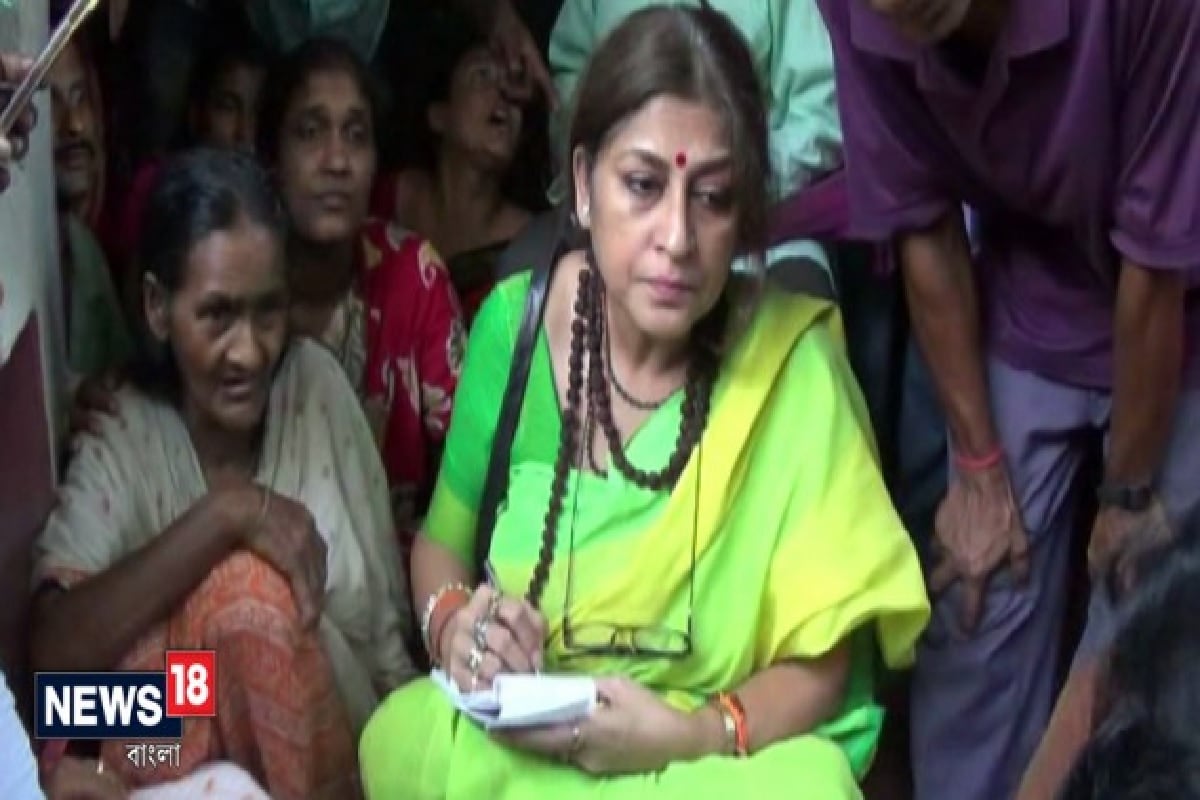 গত শনিবার কেতুগ্রাম থেকে মঙ্গলকোট পৌঁছয় বিজেপি-র রথ৷ সেই রথেই ছিলেন রূপা৷ অভিযোগ, তখনই কেউ একজন তাঁর মুখ লক্ষ্য করে ওই বিষাক্ত ফুল ছোড়ে৷ গত শনিবার কেতুগ্রাম থেকে মঙ্গলকোট পৌঁছয় বিজেপি-র রথ৷ সেই রথেই ছিলেন রূপা৷ অভিযোগ, তখনই কেউ একজন তাঁর মুখ লক্ষ্য করে ওই বিষাক্ত ফুল ছোড়ে৷