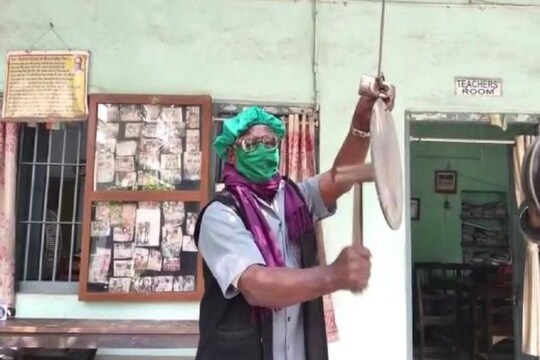 বাজল স্কুলের ঘণ্টা।