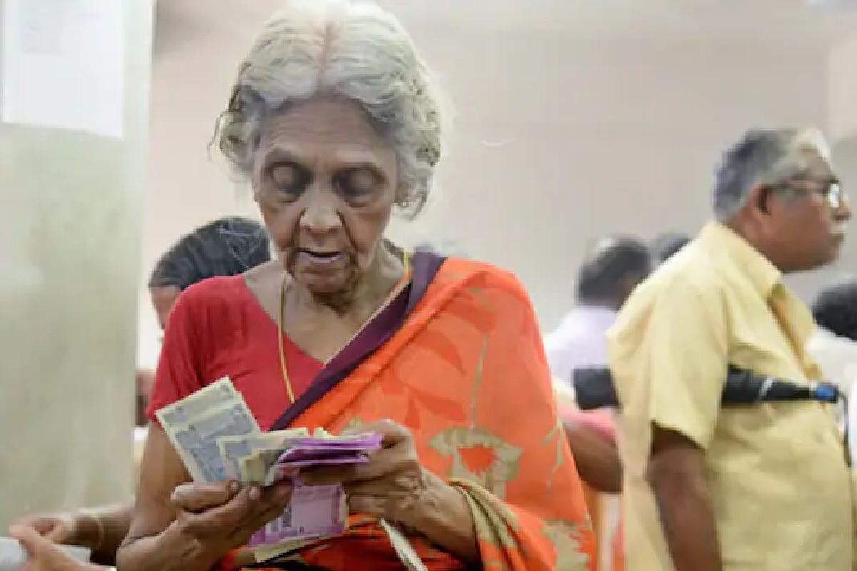 Senior Citizens Savings Scheme: পাঁচ বছরের মেয়াদের সিনিয়র সিটিজেনস সেভিংস স্কিম (Senior Citizens Savings Scheme)-এ সুদের হার এক ধাক্কায় ৭.৪ শতাংশ থেকে কমিয়ে ৬.৫ শতাংশ করা হয়েছে৷ এই সঞ্চয়ের প্রকল্পে তিন মাস অন্তর সুদ পাওয়া যায়৷Photo-PTI Senior Citizens Savings Scheme: পাঁচ বছরের মেয়াদের সিনিয়র সিটিজেনস সেভিংস স্কিম (Senior Citizens Savings Scheme)-এ সুদের হার এক ধাক্কায় ৭.৪ শতাংশ থেকে কমিয়ে ৬.৫ শতাংশ করা হয়েছে৷ এই সঞ্চয়ের প্রকল্পে তিন মাস অন্তর সুদ পাওয়া যায়৷Photo-PTI