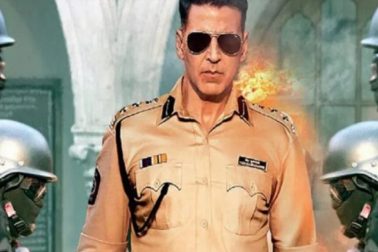 প্রায় গত ২০ দিন ধরে রোহিত শেট্টি ও রিলায়েন্স এন্টারটেনমন্টের গোটা টিম জাতীয় মাল্টিপ্লেক্স চেনগুলির সঙ্গে কথোপকথনে জড়িত। সেখানে আলোচনার একটিই বিষয় কবে, কী ভাবে অক্ষয় কুমারের বহু প্রতীক্ষিত ছবি সূর্যবংশীর মুক্তি সম্ভব? গুড ফ্রাইডের ছুটির সময়টায় এই ছবির মুক্তি দেওয়া যাবে কিনা? যদিও মাল্টিপ্লেক্সগুলি প্রযোজনা সংস্থার নানা শর্তে রাজি হয়নি বলেই বলিউড সূত্রে খবর। প্রায় গত ২০ দিন ধরে রোহিত শেট্টি ও রিলায়েন্স এন্টারটেনমন্টের গোটা টিম জাতীয় মাল্টিপ্লেক্স চেনগুলির সঙ্গে কথোপকথনে জড়িত। সেখানে আলোচনার একটিই বিষয় কবে, কী ভাবে অক্ষয় কুমারের বহু প্রতীক্ষিত ছবি সূর্যবংশীর মুক্তি সম্ভব? গুড ফ্রাইডের ছুটির সময়টায় এই ছবির মুক্তি দেওয়া যাবে কিনা? যদিও মাল্টিপ্লেক্সগুলি প্রযোজনা সংস্থার নানা শর্তে রাজি হয়নি বলেই বলিউড সূত্রে খবর।