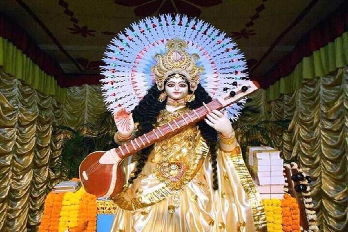 *২০২১ সালে সরস্বতী পুজো ১৬ ফেব্রুয়ারি অর্থাৎ মঙ্গলবার। সেই দিন পুজোর মুহূর্ত শুরু হচ্ছে ১৬ ফেব্রুয়ারি সকাল ৬:৫৯ মিনিট থেকে বেলা ১২:৩৫ মিনিট পর্যন্ত। স্থিতিকাল ৫ ঘণ্টা ৩৬ মিনিট। তবে এ বছরে বসন্ত পঞ্চমী তিথি পড়ছে ১৬ ফেব্রুয়ারি ভোর রাত ৩:৩৬ মিনিট থেতে তা চলবে ১৭ ফেব্রুয়ারি ভোর ৫:৪৬ মিনিট পর্যন্ত। সংগৃহীত ছবি। *২০২১ সালে সরস্বতী পুজো ১৬ ফেব্রুয়ারি অর্থাৎ মঙ্গলবার। সেই দিন পুজোর মুহূর্ত শুরু হচ্ছে ১৬ ফেব্রুয়ারি সকাল ৬:৫৯ মিনিট থেকে বেলা ১২:৩৫ মিনিট পর্যন্ত। স্থিতিকাল ৫ ঘণ্টা ৩৬ মিনিট। তবে এ বছরে বসন্ত পঞ্চমী তিথি পড়ছে ১৬ ফেব্রুয়ারি ভোর রাত ৩:৩৬ মিনিট থেতে তা চলবে ১৭ ফেব্রুয়ারি ভোর ৫:৪৬ মিনিট পর্যন্ত। সংগৃহীত ছবি।