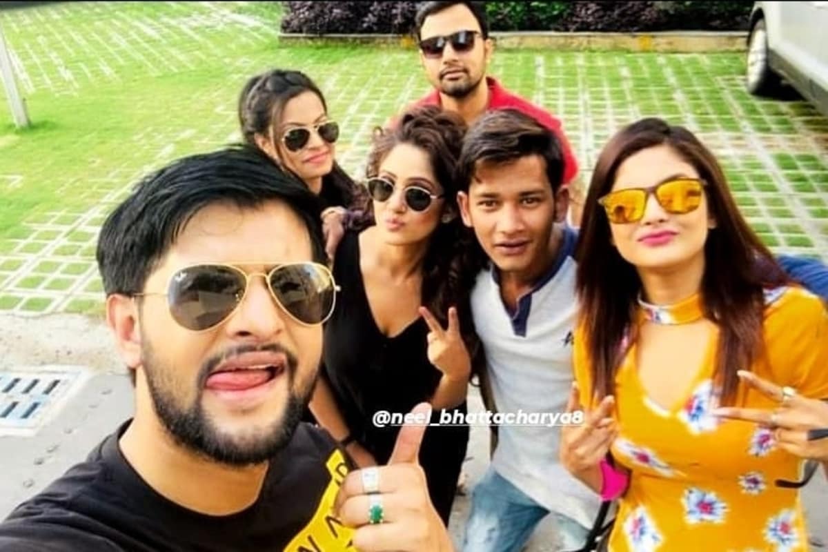 *সবই হল, এবার হানিমুনের পালা। যাঁদের বাগদান থেকে বিয়েতে এত চমক, তাঁদের হানিমুন যে খুবই স্পেশ্যাল হবে, তা কি আর বলার অপেক্ষা রাখে? নিশ্চয়ই নয়। এক্কেবারেই ঠিক ধরেছেন। তবে নীল-তৃণার হানিমুন নিয়ে দম্পতির কেউই মুখ খোলেননি। ছবি: ইনস্টাগ্রাম। *সবই হল, এবার হানিমুনের পালা। যাঁদের বাগদান থেকে বিয়েতে এত চমক, তাঁদের হানিমুন যে খুবই স্পেশ্যাল হবে, তা কি আর বলার অপেক্ষা রাখে? নিশ্চয়ই নয়। এক্কেবারেই ঠিক ধরেছেন। তবে নীল-তৃণার হানিমুন নিয়ে দম্পতির কেউই মুখ খোলেননি। ছবি: ইনস্টাগ্রাম।