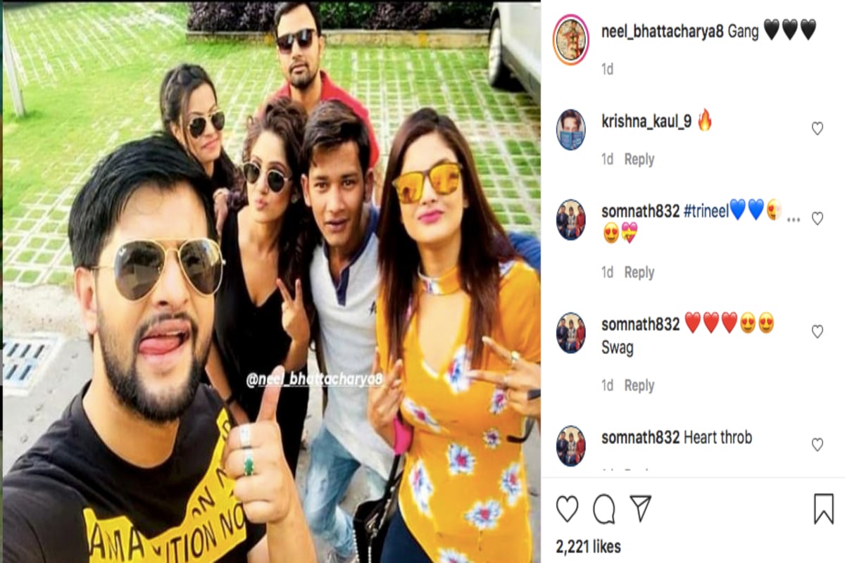 *কিন্তু বুধবার একটি ছবি সোশ্যাল মিডিয়ায় ভাইরাল হয়েছে। সেখানে ওয়েস্টার্ন ড্রেসে দেখা যাচ্ছে দম্পতিকে। চোখে সানগ্লাস। সঙ্গে একঝাঁক বন্ধু। ছবি দেখে অনেকেই ভাবছেন কাছাকাছি টুক করে কোথাও 'শর্ট হানিমুন' করতে চলে গিয়েছেন তাঁরা। তবে জায়গাটা কথায় তার কোনও উল্লেখ ছবিতে নেই। বা ছবিটি আদৌ আজকের কিনা, তা নিয়েও ধোঁয়াশা রয়েছে (নিউজ ১৮ বাংলা ছবির উৎস যাচাই করেনি)। ছবির ক্যাপশনে নীলের অনুগামীদের তৈরি করা ইনস্টাগ্রাম প্রফাইনে লেখা 'গ্যাং'। ছবি: ইনস্টাগ্রাম। *কিন্তু বুধবার একটি ছবি সোশ্যাল মিডিয়ায় ভাইরাল হয়েছে। সেখানে ওয়েস্টার্ন ড্রেসে দেখা যাচ্ছে দম্পতিকে। চোখে সানগ্লাস। সঙ্গে একঝাঁক বন্ধু। ছবি দেখে অনেকেই ভাবছেন কাছাকাছি টুক করে কোথাও 'শর্ট হানিমুন' করতে চলে গিয়েছেন তাঁরা। তবে জায়গাটা কথায় তার কোনও উল্লেখ ছবিতে নেই। বা ছবিটি আদৌ আজকের কিনা, তা নিয়েও ধোঁয়াশা রয়েছে (নিউজ ১৮ বাংলা ছবির উৎস যাচাই করেনি)। ছবির ক্যাপশনে নীলের অনুগামীদের তৈরি করা ইনস্টাগ্রাম প্রফাইনে লেখা 'গ্যাং'। ছবি: ইনস্টাগ্রাম।