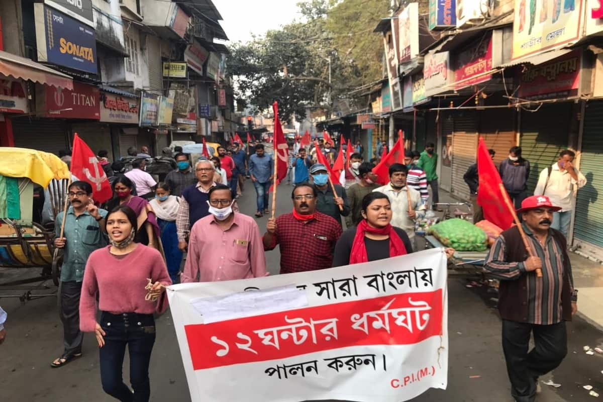 বামেদের ১২ ঘণ্টার ধর্মঘট চলছে। ছবি: অমিত সরকার।