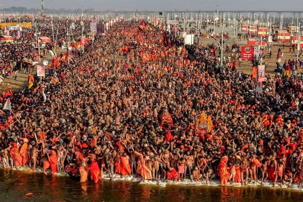 *জানা গিয়েছে করোনা বিধি মেনে উত্তরাখণ্ড প্রশাসন স্নানের ব্যবস্থা করবে। তবে মুখ্য স্নানের দিন কীভাবে এত মানুষকে সামাল দেওয়া হবে, তা নিয়ে যথেষ্ট চিন্তায় প্রশাসন। ফাইল ছবি। *জানা গিয়েছে করোনা বিধি মেনে উত্তরাখণ্ড প্রশাসন স্নানের ব্যবস্থা করবে। তবে মুখ্য স্নানের দিন কীভাবে এত মানুষকে সামাল দেওয়া হবে, তা নিয়ে যথেষ্ট চিন্তায় প্রশাসন। ফাইল ছবি।