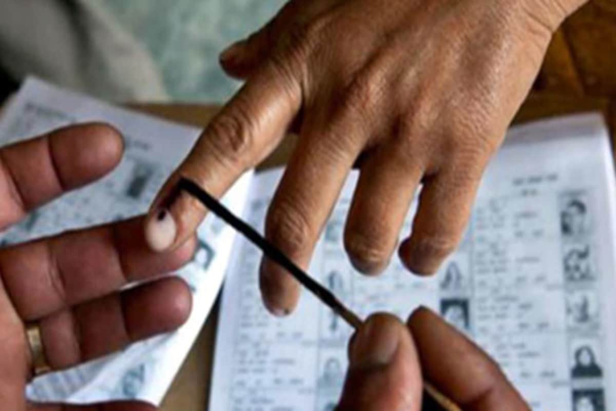 *বিধানসভা ভোটের (Assembly Election 2021) দিনক্ষণ ঘোষণা আজই। শুক্রবার বিকেল সাড়ে চারটে নাগাদ বিজ্ঞান ভবনে নির্বাচন কমিশনের সাংবাদিক বৈঠক। সেখানেই বাংলা-সহ পাঁচ রাজ্যের ভোটের নির্ঘণ্ট ঘোষণা হওয়ার সম্ভাবনা। ফাইল ছবি। *বিধানসভা ভোটের (Assembly Election 2021) দিনক্ষণ ঘোষণা আজই। শুক্রবার বিকেল সাড়ে চারটে নাগাদ বিজ্ঞান ভবনে নির্বাচন কমিশনের সাংবাদিক বৈঠক। সেখানেই বাংলা-সহ পাঁচ রাজ্যের ভোটের নির্ঘণ্ট ঘোষণা হওয়ার সম্ভাবনা। ফাইল ছবি।