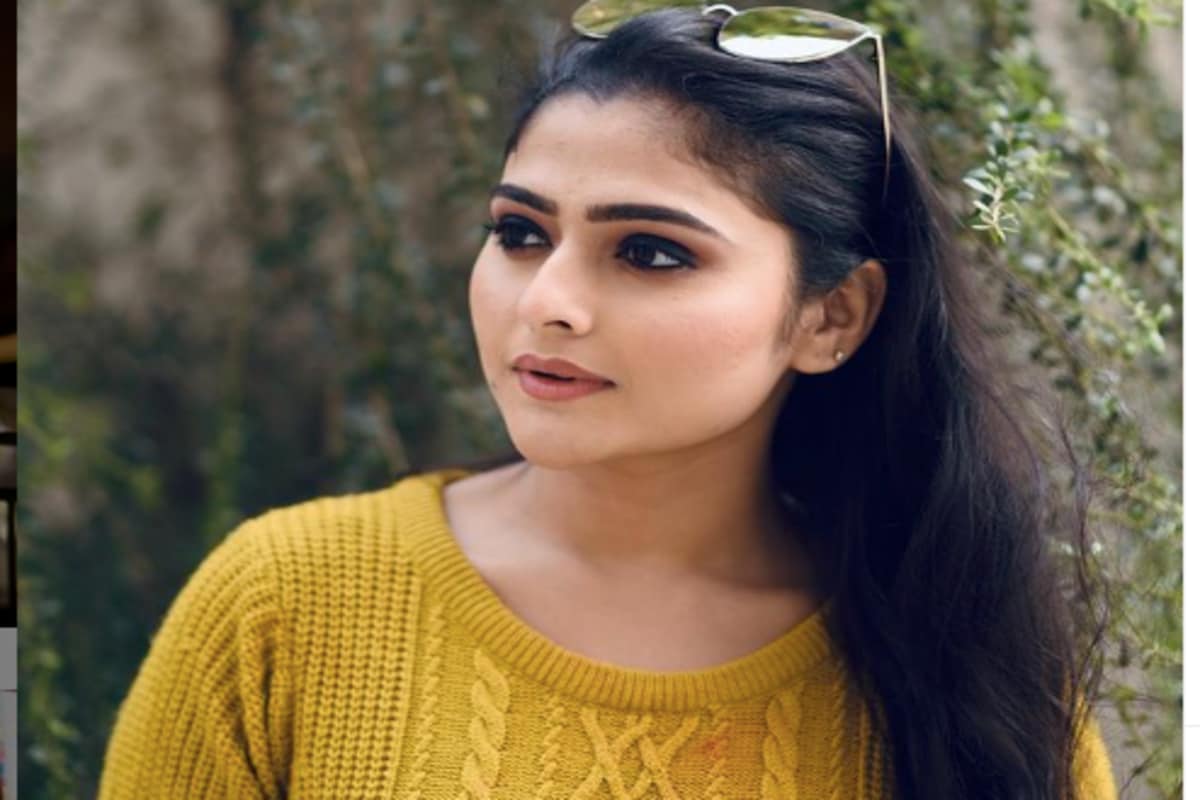 *ক্যান্সার আক্রান্ত জিয়ন কাঠি ধারাবাহিকের অভিনেত্রী ঐন্দ্রিলা শর্মা। বর্তমানে দিল্লির একটি হাসপাতালে চিকিৎসাধীন তিনি। ছবি: ইনস্টাগ্রাম। *ক্যান্সার আক্রান্ত জিয়ন কাঠি ধারাবাহিকের অভিনেত্রী ঐন্দ্রিলা শর্মা। বর্তমানে দিল্লির একটি হাসপাতালে চিকিৎসাধীন তিনি। ছবি: ইনস্টাগ্রাম।