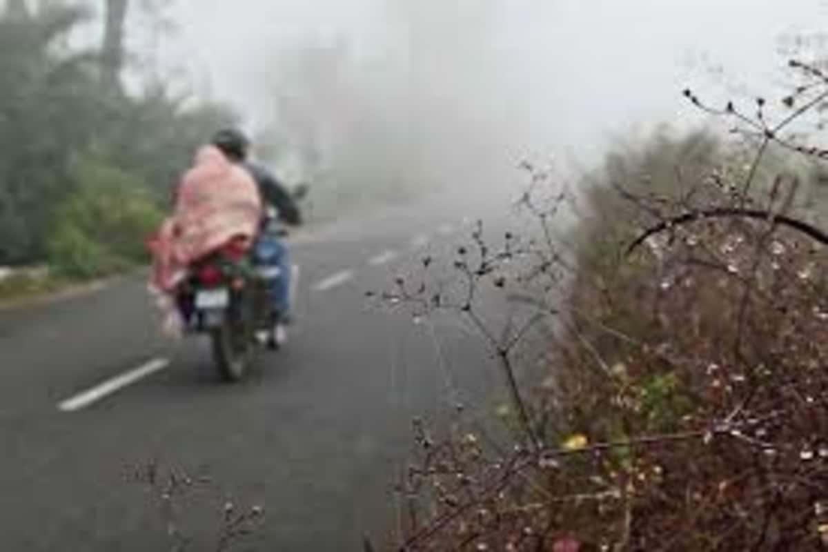 *কলকাতায় আজ শনিবার সকাল কুয়াশাচ্ছন্ন। তার ওপর আংশিক মেঘলা আকাশ। আজ সকালে সর্বনিম্ন তাপমাত্রা ১৭.৭ ডিগ্রি সেলসিয়াস, যা স্বাভাবিক। সংগৃহীত ছবি। *কলকাতায় আজ শনিবার সকাল কুয়াশাচ্ছন্ন। তার ওপর আংশিক মেঘলা আকাশ। আজ সকালে সর্বনিম্ন তাপমাত্রা ১৭.৭ ডিগ্রি সেলসিয়াস, যা স্বাভাবিক। সংগৃহীত ছবি।