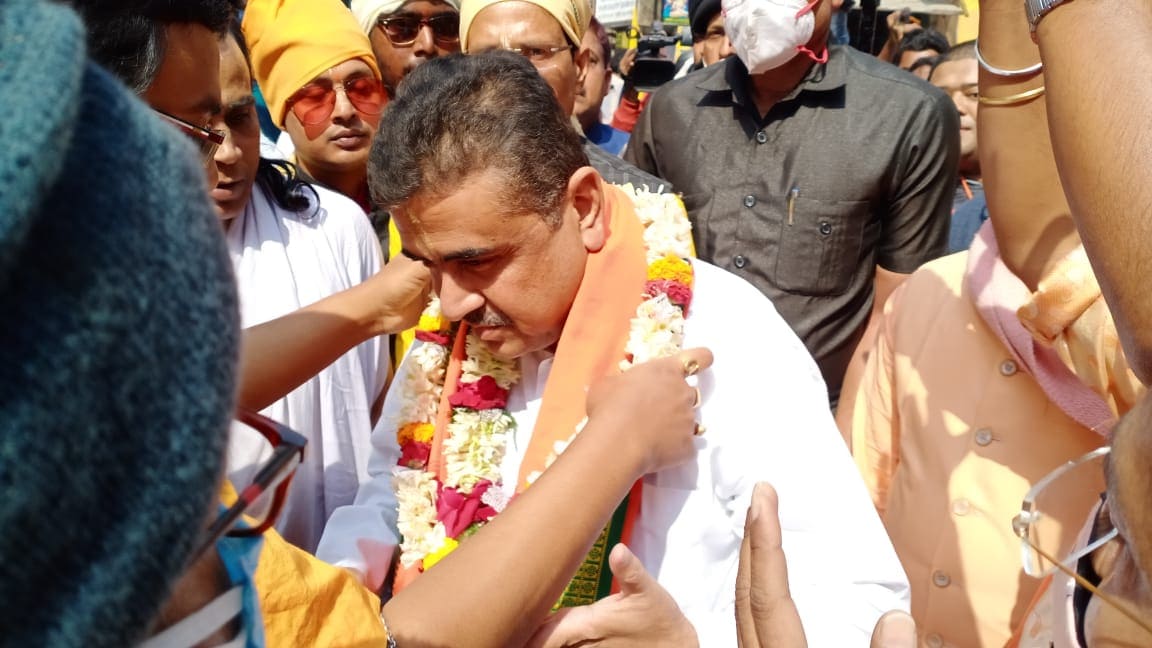 • ৫১২ বছর আগে তমলুক শহরে পা রেখেছিলেন চৈতন্যদেব। সেই উপলক্ষ্যে মহাপ্রভু মন্দির কর্তৃপক্ষ চৈতন্যদেবের বিশাল মূর্তি নিয়ে শহর পরিক্রমার আয়োজন করেছিল । • ৫১২ বছর আগে তমলুক শহরে পা রেখেছিলেন চৈতন্যদেব। সেই উপলক্ষ্যে মহাপ্রভু মন্দির কর্তৃপক্ষ চৈতন্যদেবের বিশাল মূর্তি নিয়ে শহর পরিক্রমার আয়োজন করেছিল ।