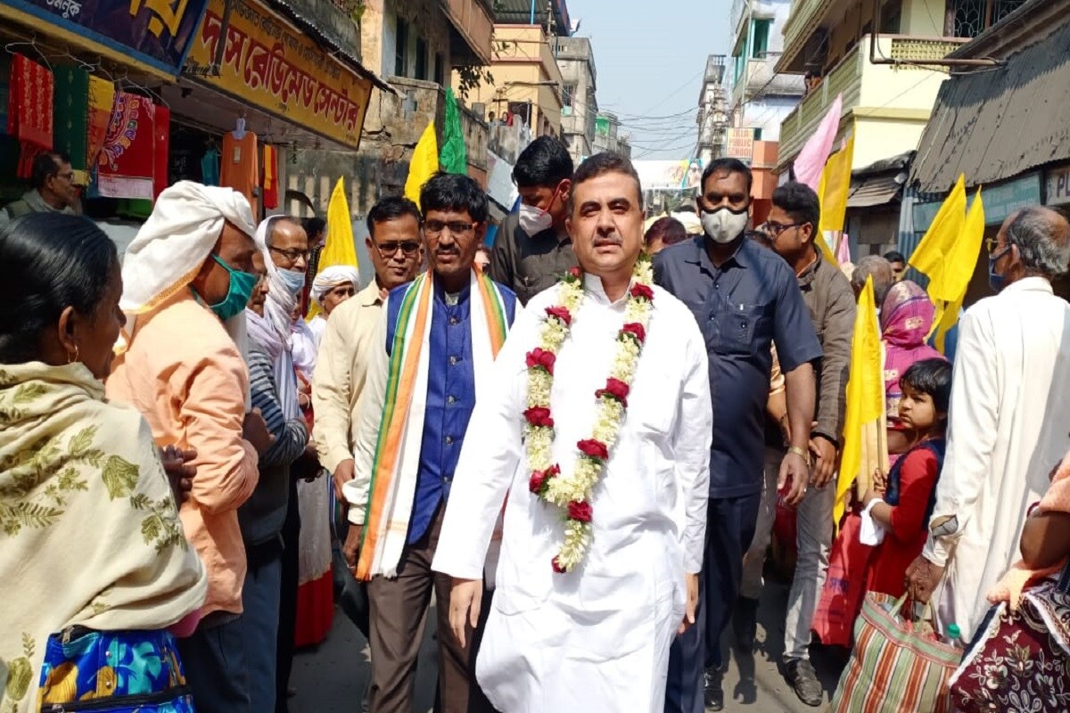 • একেবারে অন্য রূপে দেখা গেল তৃণমূল ছেড়ে সদ্য বিজেপিতে যোগ দেওয়া শুভেন্দু অধিকারীকে । স্মরণে চৈতন্য আর ভাষণে রামরাজ্য । এই দুইয়ের মেলবন্ধনেই বুধবার শহর পরিক্রমা সারলেন তিনি । • একেবারে অন্য রূপে দেখা গেল তৃণমূল ছেড়ে সদ্য বিজেপিতে যোগ দেওয়া শুভেন্দু অধিকারীকে । স্মরণে চৈতন্য আর ভাষণে রামরাজ্য । এই দুইয়ের মেলবন্ধনেই বুধবার শহর পরিক্রমা সারলেন তিনি ।