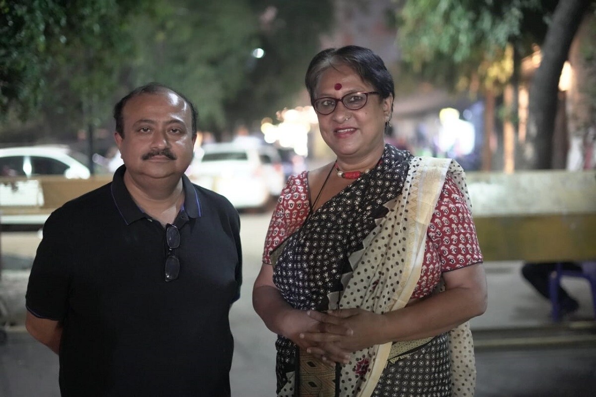 সকাল থেকেই এখানে দেখা গিয়েছিল টলি পাড়ার শিল্পীদের।ছবির কোলাজে ধরা পড়েছে সেই আনন্দের মুহূর্ত গুলো। সকাল থেকেই এখানে দেখা গিয়েছিল টলি পাড়ার শিল্পীদের।ছবির কোলাজে ধরা পড়েছে সেই আনন্দের মুহূর্ত গুলো।