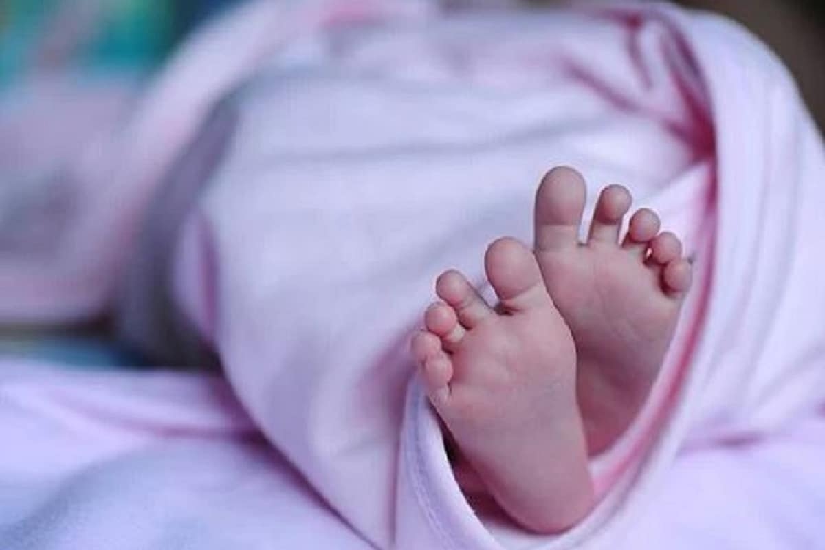 •৬ বছর বয়সী শিশুর মর্মান্তিক মৃত্যু৷ এবং যার জন্য মূলত দায়ী তার ধর্মই৷ এই অভিযোগ উঠেছে৷ কারণ ধর্মীয় এক রীতি পালন করতে গিয়ে প্রাণ হারাল সে৷ মায়ের কোল খালি করে চিরঘুমে শিশু৷ Representative Image •৬ বছর বয়সী শিশুর মর্মান্তিক মৃত্যু৷ এবং যার জন্য মূলত দায়ী তার ধর্মই৷ এই অভিযোগ উঠেছে৷ কারণ ধর্মীয় এক রীতি পালন করতে গিয়ে প্রাণ হারাল সে৷ মায়ের কোল খালি করে চিরঘুমে শিশু৷ Representative Image
