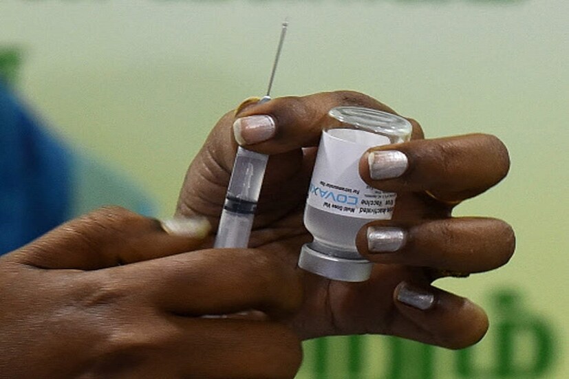 • গত এক বছরের বেশি সময় ধরে ছোট্ট একটা ভাইরাস মানব জীবনকে অতিষ্ট করে ছেড়েছে । লাখ লাখ মানুষের মৃত্যু, লকডাউন, ধসে যাওয়া অর্থনীতি, বেকারত্ব....হাজার একটা সমস্যায় জর্জরিত করে ফেলেছে গোটা বিশ্বকে । তবে বিজ্ঞানের জয় সর্বত্র । শেষ পর্যন্ত ভাইরাসের গতি রোধ করতে বিশ্বের বাজারে এসে গিয়েছে একাধিক ভ্যাকসিন । দ্রুত গতিতে শুরুও হয়ে গিয়েছে টিকাকরণের কাজ । • গত এক বছরের বেশি সময় ধরে ছোট্ট একটা ভাইরাস মানব জীবনকে অতিষ্ট করে ছেড়েছে । লাখ লাখ মানুষের মৃত্যু, লকডাউন, ধসে যাওয়া অর্থনীতি, বেকারত্ব....হাজার একটা সমস্যায় জর্জরিত করে ফেলেছে গোটা বিশ্বকে । তবে বিজ্ঞানের জয় সর্বত্র । শেষ পর্যন্ত ভাইরাসের গতি রোধ করতে বিশ্বের বাজারে এসে গিয়েছে একাধিক ভ্যাকসিন । দ্রুত গতিতে শুরুও হয়ে গিয়েছে টিকাকরণের কাজ ।