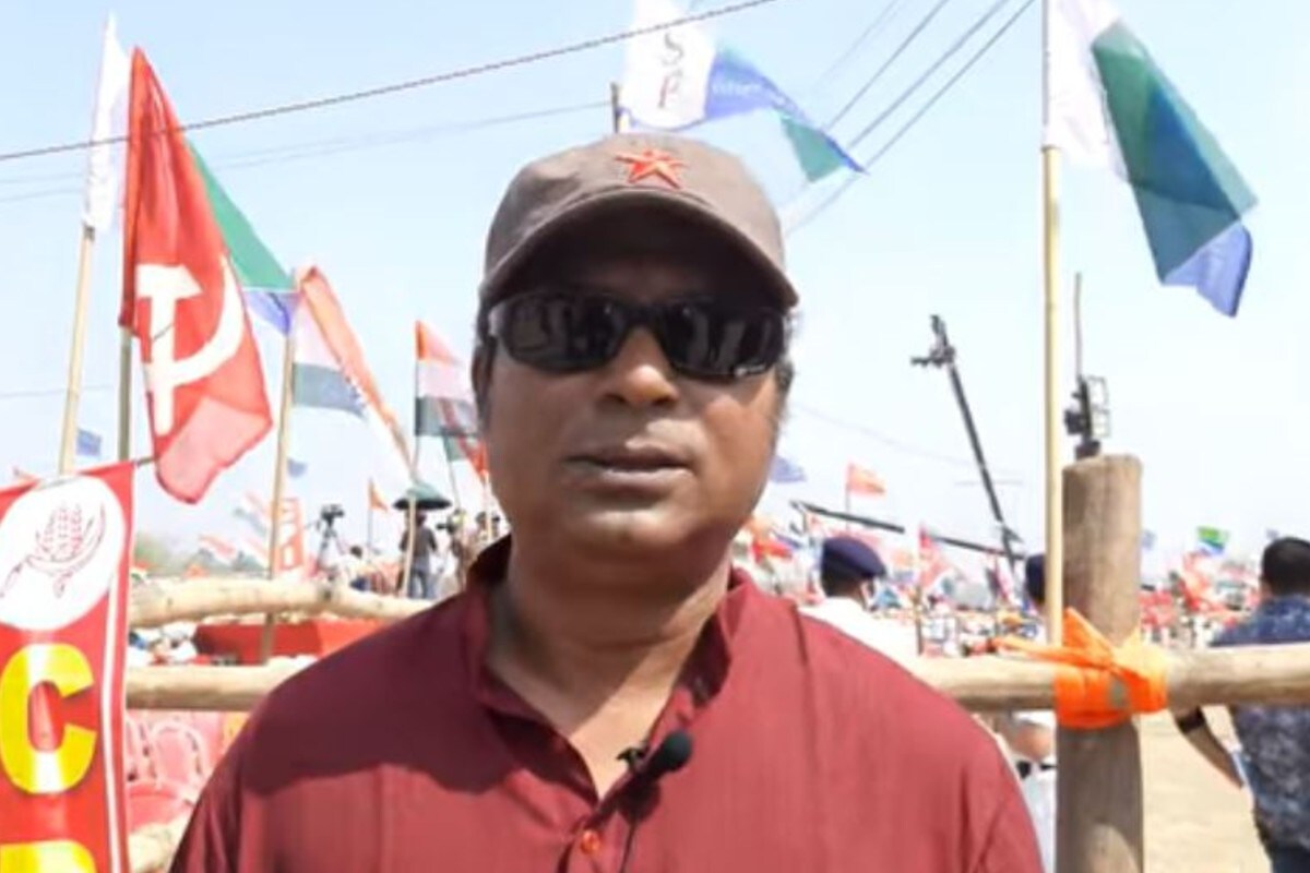 সোশ্যাল মিডিয়ায় এর আগেই ব্রিগেডে উপস্থিত থাকার ডাক দিয়েছিলেন কমলেশ্বর মুখোপাধ্যায় ও অনীক দত্ত। ব্রিগেড নিয়ে নানা রকমের পোস্ট করেছিলেন তাঁরা। কখনও পদ্য, আবার কখনও বাম যুবাদের ফ্ল্যাশ মবের ভিডিও শেয়ার করেছিলেন। সোশ্যাল মিডিয়ায় এর আগেই ব্রিগেডে উপস্থিত থাকার ডাক দিয়েছিলেন কমলেশ্বর মুখোপাধ্যায় ও অনীক দত্ত। ব্রিগেড নিয়ে নানা রকমের পোস্ট করেছিলেন তাঁরা। কখনও পদ্য, আবার কখনও বাম যুবাদের ফ্ল্যাশ মবের ভিডিও শেয়ার করেছিলেন।