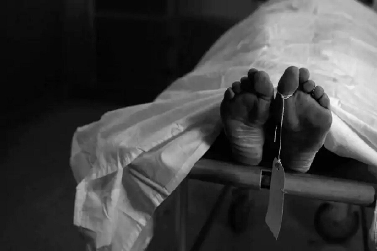 • জানা গিয়েছে, ওই বৃদ্ধ সম্পর্কে স্থানীয় এক রাজনৈতিক নেতার বাবা । অভিযুক্তকে গ্রেফতার করেছে মানপাডা থানার পুলিশ । প্রতীকী চিত্র । • জানা গিয়েছে, ওই বৃদ্ধ সম্পর্কে স্থানীয় এক রাজনৈতিক নেতার বাবা । অভিযুক্তকে গ্রেফতার করেছে মানপাডা থানার পুলিশ । প্রতীকী চিত্র ।