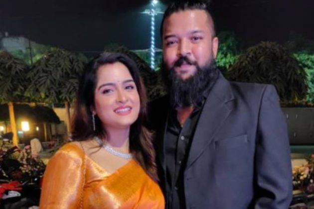 এছাড়া ছিলেন অভিনেত্রী ও দেবপর্ণা পাল চৌধুরী। স্বামীর সঙ্গে এসেছিলেন তিনি। রিসেপশনে তাঁদের নাচতেও দেখা গিয়েছে। বিয়ের প্রতিটি অনুষ্ঠানে সমাম ভাবে উপস্থিত ছিলেন দুজনেই। এছাড়া ছিলেন অভিনেত্রী ও দেবপর্ণা পাল চৌধুরী। স্বামীর সঙ্গে এসেছিলেন তিনি। রিসেপশনে তাঁদের নাচতেও দেখা গিয়েছে। বিয়ের প্রতিটি অনুষ্ঠানে সমাম ভাবে উপস্থিত ছিলেন দুজনেই।