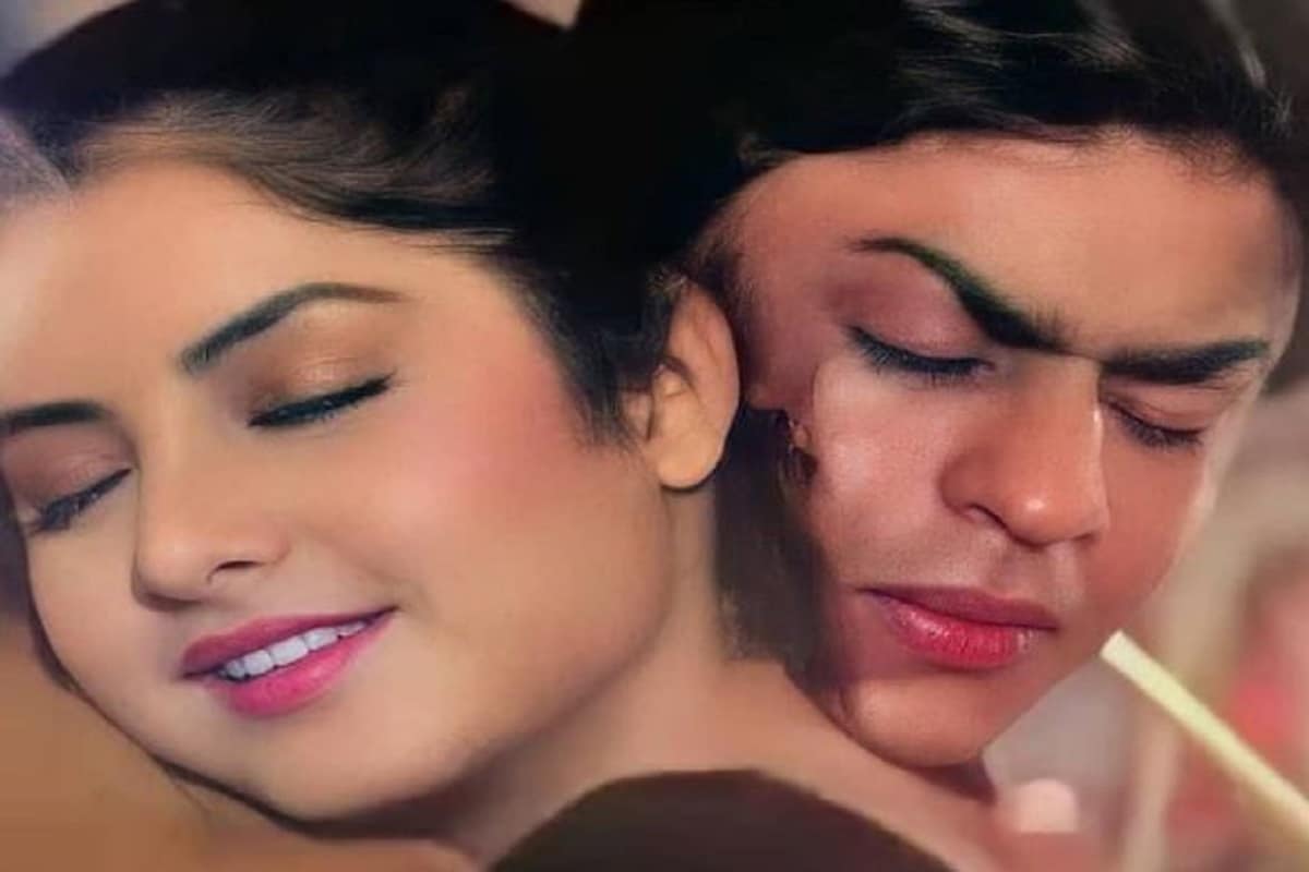 •তবে ছবি বা তাঁর অভিনয় জীবনের সাফল্য নয়, ব্যক্তিগত জীবন নিয়েই চর্চায় থেকেছেন দিব্যা৷ মাত্র ১৮ বছরেই তিনি বিয়ে করেন প্রযোজক সাজিদ নাদিয়াদওয়ালাকে৷ এমনকী নিজের বাবাকেও সেই তথ্য গোপন করেছিলেন দিব্যা৷ •তবে ছবি বা তাঁর অভিনয় জীবনের সাফল্য নয়, ব্যক্তিগত জীবন নিয়েই চর্চায় থেকেছেন দিব্যা৷ মাত্র ১৮ বছরেই তিনি বিয়ে করেন প্রযোজক সাজিদ নাদিয়াদওয়ালাকে৷ এমনকী নিজের বাবাকেও সেই তথ্য গোপন করেছিলেন দিব্যা৷