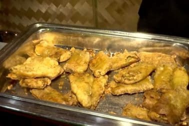 রাধাবল্লভী বা কচুরি নয়। ইমনের বিয়ের শুরুতেই ছিল ফুলকো লুচি আর সঙ্গে ছোলার ডাল। তার পরে ছিল ভাত, বেগুন ভাজা, আলু পোস্ত, মিক্সড সবজি, ছানার ডালনা, বাসন্তী পোলাও। রাধাবল্লভী বা কচুরি নয়। ইমনের বিয়ের শুরুতেই ছিল ফুলকো লুচি আর সঙ্গে ছোলার ডাল। তার পরে ছিল ভাত, বেগুন ভাজা, আলু পোস্ত, মিক্সড সবজি, ছানার ডালনা, বাসন্তী পোলাও।