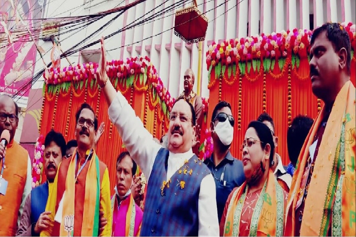 মালদহের রোড শো থেকেও এ দিন জে পি নাড্ডা দাবি করেন রাজ্যে ২০০-র বেশি আসন পেয়ে ক্ষমতায় আসতে চলেছে বিজেপি৷ মালদহের রোড শো থেকেও এ দিন জে পি নাড্ডা দাবি করেন রাজ্যে ২০০-র বেশি আসন পেয়ে ক্ষমতায় আসতে চলেছে বিজেপি৷