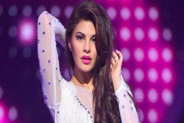 লকডাউনের সময়ও কোনও রকম অবসাদে না গিয়ে বরং নিজেকে কাজের মধ্যেই আটকে রেখেছিলেন জ্যাকলিন। তাঁর কাজই জীবনের অনুপ্রেরণা এবং তা দেখে অনেকে উদ্বুদ্ধ হবেন বলেও আশাবাদী তিনি। তাঁকে কাজের ব্যাপারে জানতে চাওয়া হলে জ্যাকলিন বলেছেন, 'হ্যাঁ, আমার মুভি রিলিজ, প্রোমোশানস, সলমানের সঙ্গে গান, বাদশার সঙ্গে গান, ম্যাগাজিন শ্যুট এবং শো-- এমন নানা কিছু নিয়েই লকডাউন কাটল আমার। কাজের দিক থেকে লকডাউন ছিল না আমার, ভাগ্য ভালো।' লকডাউনের সময়ও কোনও রকম অবসাদে না গিয়ে বরং নিজেকে কাজের মধ্যেই আটকে রেখেছিলেন জ্যাকলিন। তাঁর কাজই জীবনের অনুপ্রেরণা এবং তা দেখে অনেকে উদ্বুদ্ধ হবেন বলেও আশাবাদী তিনি। তাঁকে কাজের ব্যাপারে জানতে চাওয়া হলে জ্যাকলিন বলেছেন, 'হ্যাঁ, আমার মুভি রিলিজ, প্রোমোশানস, সলমানের সঙ্গে গান, বাদশার সঙ্গে গান, ম্যাগাজিন শ্যুট এবং শো-- এমন নানা কিছু নিয়েই লকডাউন কাটল আমার। কাজের দিক থেকে লকডাউন ছিল না আমার, ভাগ্য ভালো।'