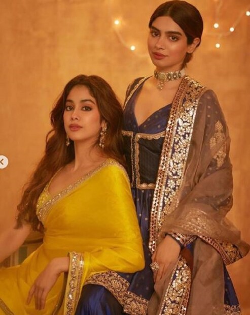 শ্রীদেবী কন্যা জাহ্নবী কাপুর অপেক্ষায় রয়েছেন তাঁর পরবর্তী বড়সড় মুক্তির জন্য ৷ তাঁর আসন্ন ছবি কমেডি ছবি রুহি ৷ ইতিমধ্যেই তাঁর প্রমোশন প্রস্তুত হতে ৷Photo Courtesy- Instagram  