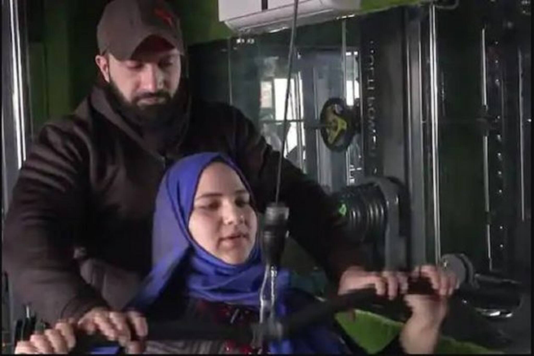 মা হয়েছেন তো জীবন থমকায় নাকি! ২৫৫ কেজি ভারোত্তলনে সোনা কাশ্মীরি মহিলার