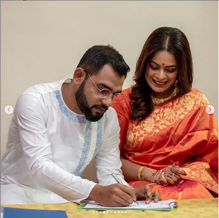 ২ ফেব্রুয়ারি বালিতে বসছে ইমন-নীলাঞ্জনার বিয়ের আসর, নিমন্ত্রিত থাকবেন সঙ্গীত ও সিনেমা জগতের অনেকেই। ২ ফেব্রুয়ারি বালিতে বসছে ইমন-নীলাঞ্জনার বিয়ের আসর, নিমন্ত্রিত থাকবেন সঙ্গীত ও সিনেমা জগতের অনেকেই।