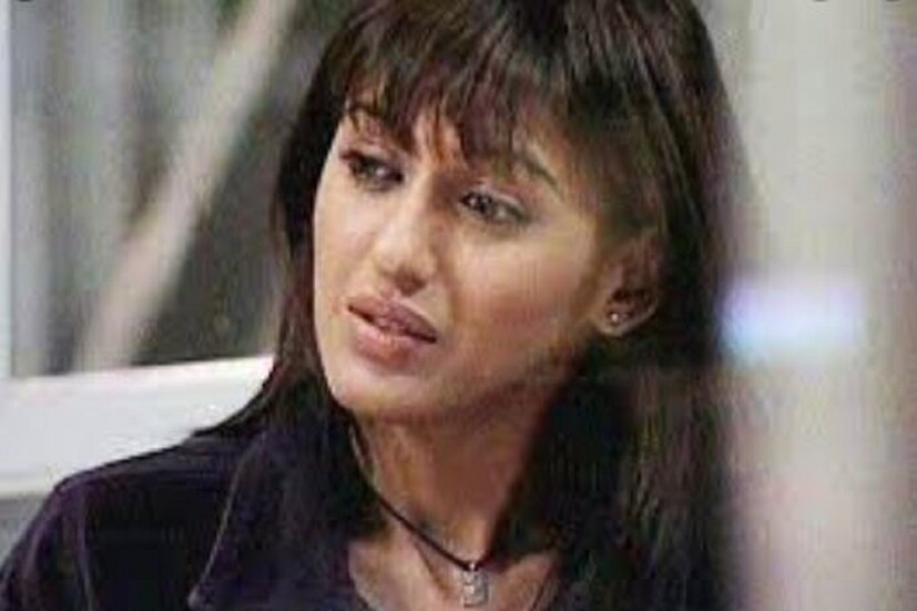 •টিভির সুপারহিট শো 'হিপ হিপ হুরে', 'রিশতে', 'কিউ হোতা হায় প্যায়ার', 'কমবকত ইশক', 'কুমকুম' ও 'কুসুম' ধারাবাহিকের মাধ্যমে ঘরে ঘরে নিজের পরিচয় তৈরি করেছিলেন অভিনেত্রী কুলজিৎ রন্ধাওয়া (Kuljeet Randhawa)৷ তিনি আর বেঁচে না থাকলেও, সকলের মনের মধ্যে এখও যেন উজ্জ্বল তাঁর স্মৃতি৷ •টিভির সুপারহিট শো 'হিপ হিপ হুরে', 'রিশতে', 'কিউ হোতা হায় প্যায়ার', 'কমবকত ইশক', 'কুমকুম' ও 'কুসুম' ধারাবাহিকের মাধ্যমে ঘরে ঘরে নিজের পরিচয় তৈরি করেছিলেন অভিনেত্রী কুলজিৎ রন্ধাওয়া (Kuljeet Randhawa)৷ তিনি আর বেঁচে না থাকলেও, সকলের মনের মধ্যে এখও যেন উজ্জ্বল তাঁর স্মৃতি৷