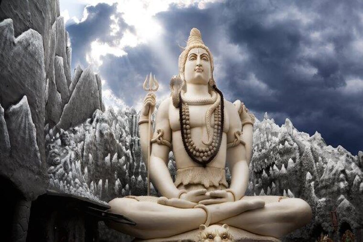 ভগবান শিবকে সাধারণত সমৃদ্ধির দেবতা বলা হয়ে থাকে ৷ কেননা জীবনের বিভিন্ন সমস্যাকর পরিস্থিতিতে থেকে তিনি অতি সহজেই মুক্তি দেন ৷ ভগবান শিবকে সাধারণত সমৃদ্ধির দেবতা বলা হয়ে থাকে ৷ কেননা জীবনের বিভিন্ন সমস্যাকর পরিস্থিতিতে থেকে তিনি অতি সহজেই মুক্তি দেন ৷