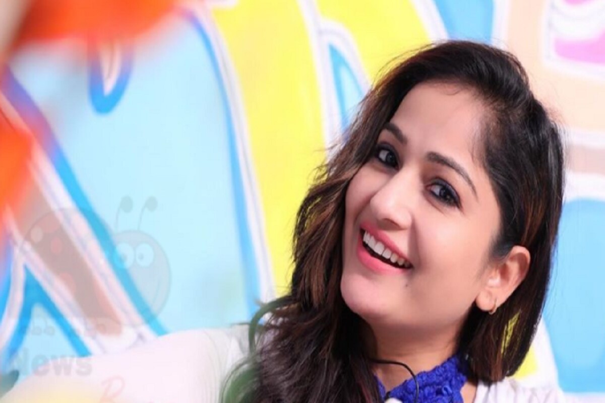 •হেনস্থার মুখে পড়েন তিনি৷ কুৎসা রটানো হয় তাঁকে নিয়ে৷ এতে তাঁর মানহানি হচ্ছে, এই মর্মে তিনি পুলিশে অভিযোগ দায়ের করলেন৷ •হেনস্থার মুখে পড়েন তিনি৷ কুৎসা রটানো হয় তাঁকে নিয়ে৷ এতে তাঁর মানহানি হচ্ছে, এই মর্মে তিনি পুলিশে অভিযোগ দায়ের করলেন৷