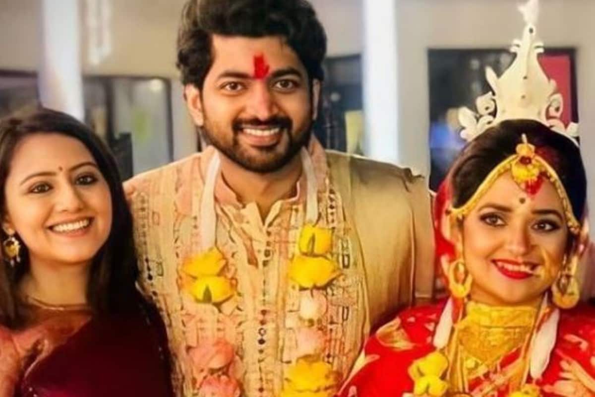 ওম-মিমির বিয়েতে উপস্থিত ছিলেন মানালি দে। সবসময়ের মতোই শাড়িতে মিষ্টি লাগছিল তাঁকে। ওমের সঙ্গে এক ছবিতে অভিনয় করেছেন তিনি। এছাড়া উপস্থিত ছিলেন গোত্র ছবির পরিচালক শিবপ্রসাদ মুখোপাধ্যায় ও নন্দিতা রায়। ওম-মিমির বিয়েতে উপস্থিত ছিলেন মানালি দে। সবসময়ের মতোই শাড়িতে মিষ্টি লাগছিল তাঁকে। ওমের সঙ্গে এক ছবিতে অভিনয় করেছেন তিনি। এছাড়া উপস্থিত ছিলেন গোত্র ছবির পরিচালক শিবপ্রসাদ মুখোপাধ্যায় ও নন্দিতা রায়।